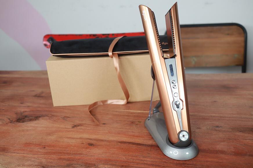 Дайсон Corrale в держателе.